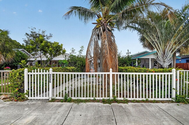 Building Photo - 306 N J St