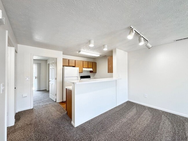 Building Photo - Adrian College Less than 2 miles away*********** Sand Creek 1 Bedroom*************Rent $999/month