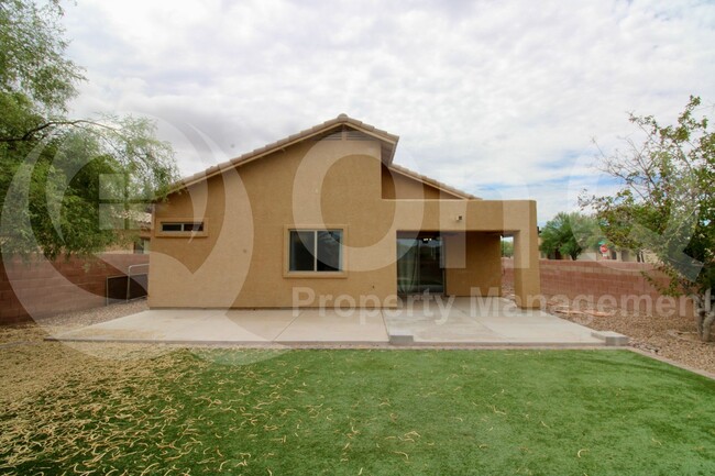 Building Photo - 11886 W Fontenelle Dr