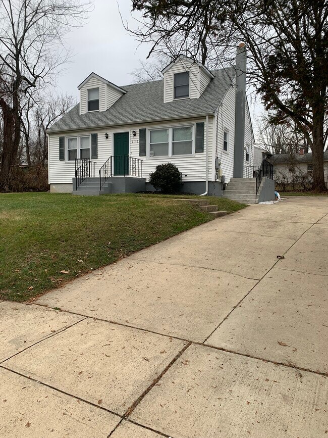 Building Photo - 220 Inland Ave