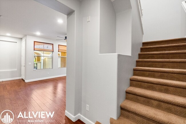 Building Photo - Stunning 3 Bedroom, 2.5 Bath in Sought-After Woodbury Community