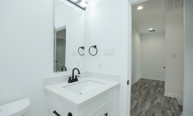 Building Photo - 9315 Ashville Dr