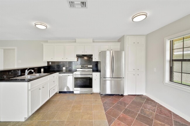 Building Photo - 3315 S Braeswood Blvd