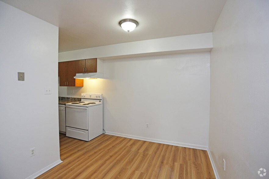 2BR, 1BA - Dining Room - Tiberon Trails Apartments