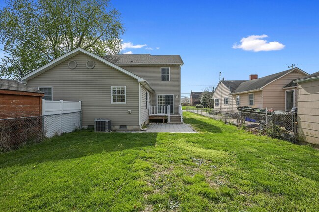 Building Photo - 12265 Willow Grove Rd