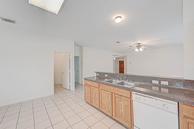 Building Photo - 5815 Plantation Crest Dr