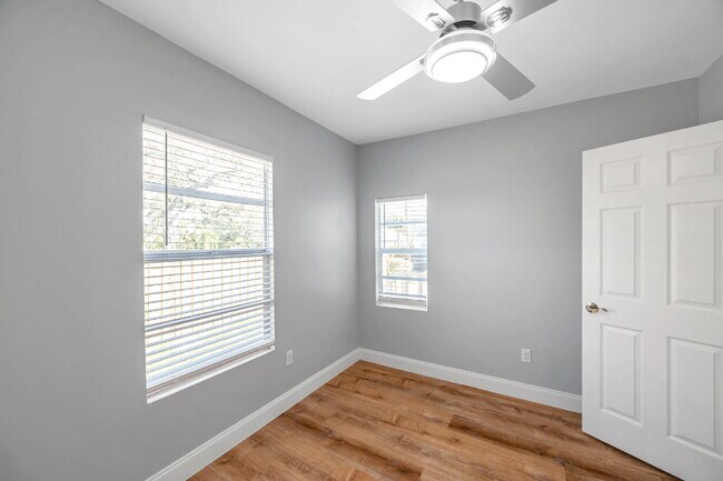 Building Photo - Charming 2-Bedroom Home with Optional Over...