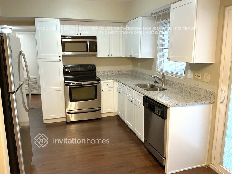 Building Photo - 2329 Lorena Ln