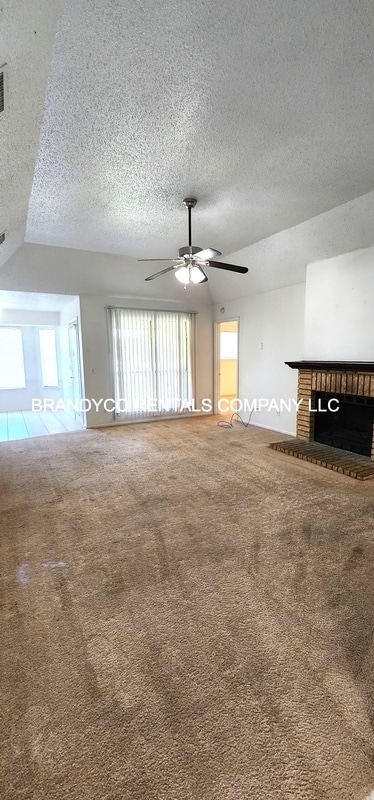 Building Photo - 2302 Savage Dr