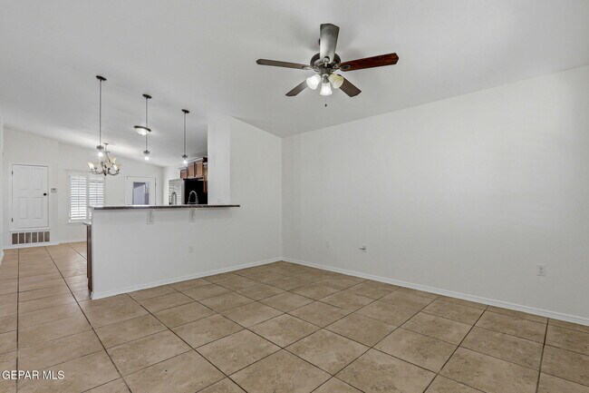 Building Photo - 14350 S Cave Ave