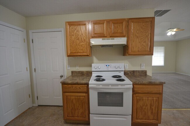Building Photo - 432 Birchwood Duplex