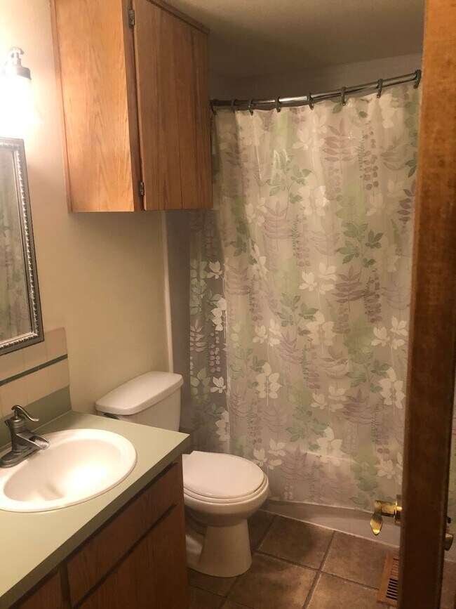 Building Photo - RC05