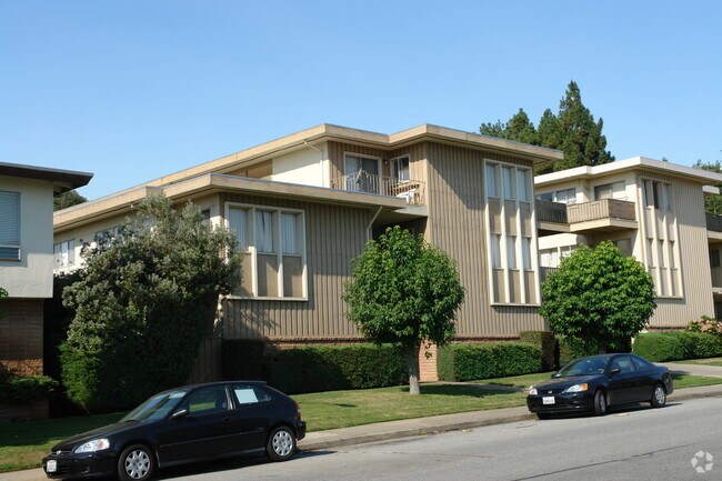 Primary Photo - 121 S Magnolia Ave