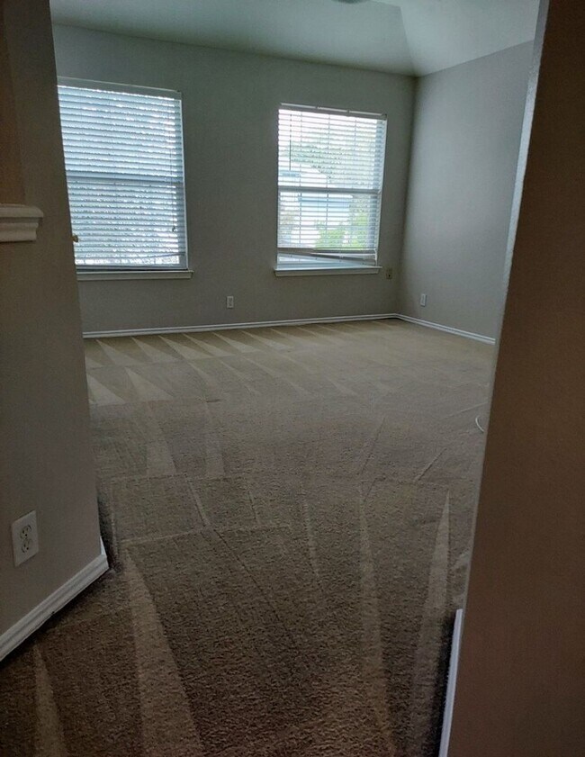 Building Photo - Charming two-story home in the Bluffs at W...