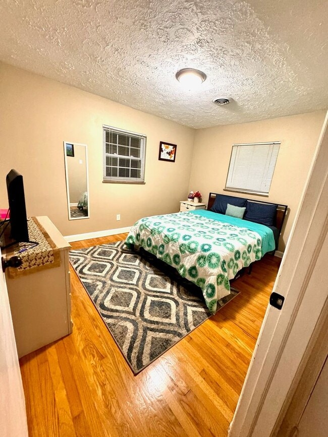 Building Photo - Nice 3 bedroom/1.5 bath home for rent in E. Morristown, Tennessee