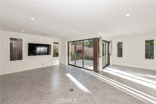 Building Photo - 121 Toretta
