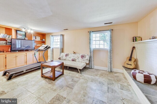 Building Photo - 806 Hope Ct