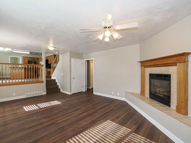 Building Photo - Beautiful House in West Jordan