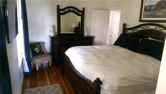 Building Photo - 808 Edgecliff Terrace