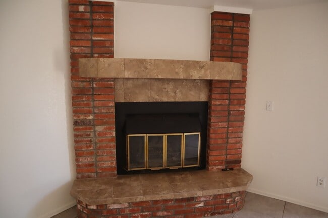 Building Photo - NEW A/C, Freshly Painted Inside and Outsid...