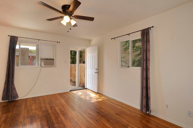 Building Photo - 306 Stanford Dr SE