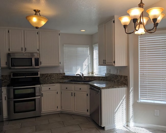 Building Photo - Adorable Suisun City Home