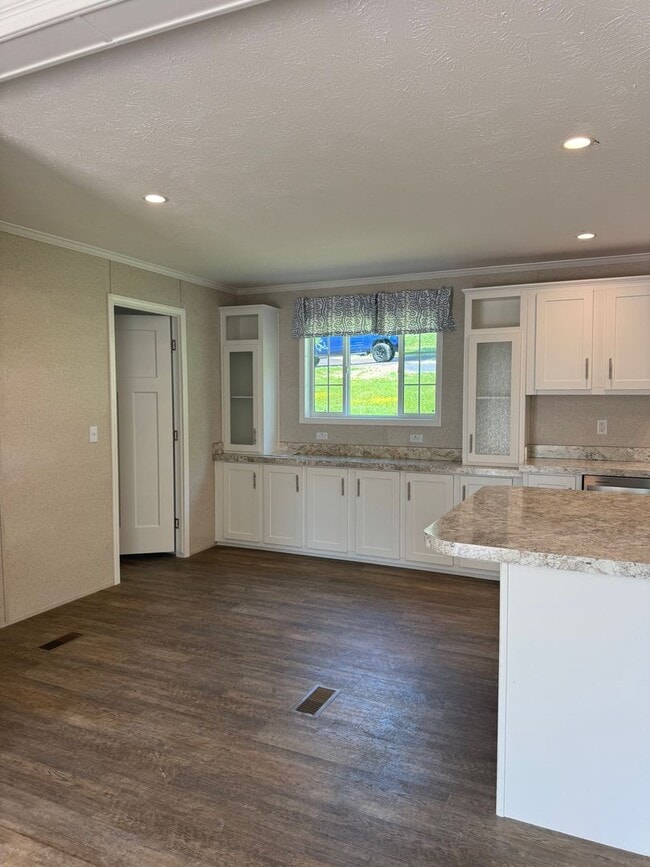 Building Photo - 465-7 Royal Manor Rd-