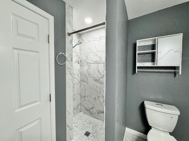 Building Photo - Fully-Updated 1st-Time Rental! Ready NOW! Pet Friendly w/Large, Detached Garage Workshop!