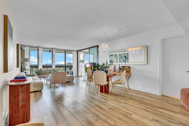 Building Photo - 2000 Presidential Way