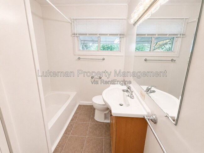Building Photo - 3006 Nellbert St