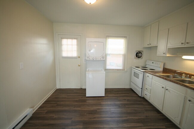 Building Photo - Renovated Apartment Near Duke West / W&D / Garden Plots