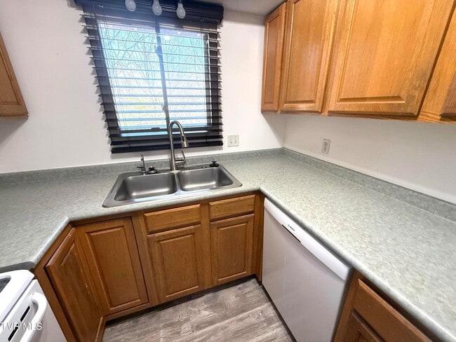 Building Photo - 1225 Carriage Cir