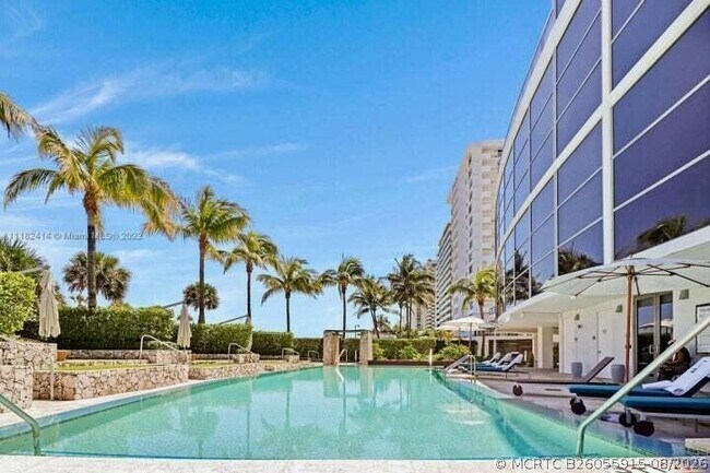 Building Photo - 5875 Collins Ave