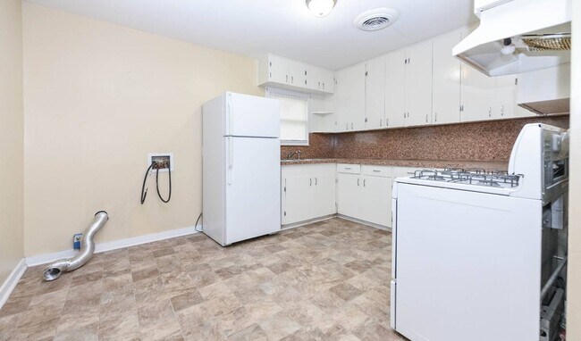 Building Photo - 613 N 22nd St