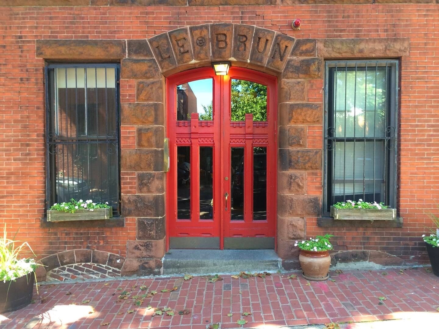 Building Photo - 17 Cazenove St