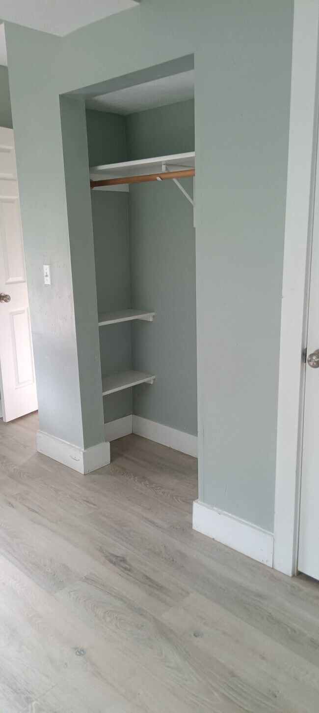 Building Photo - 1695 W Targee St