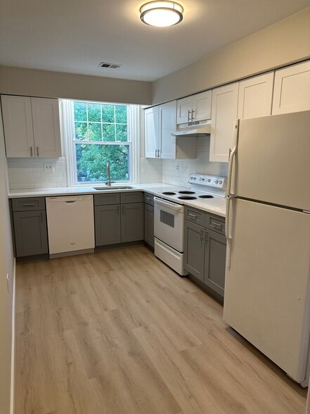 Primary Photo - 500 E Lancaster Ave