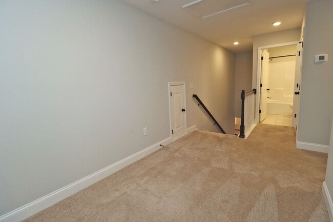 Building Photo - Fabulous 4 bedroom 2.5 Bath House ~ Minutes to Fort Jackson ~ Available June 2026!