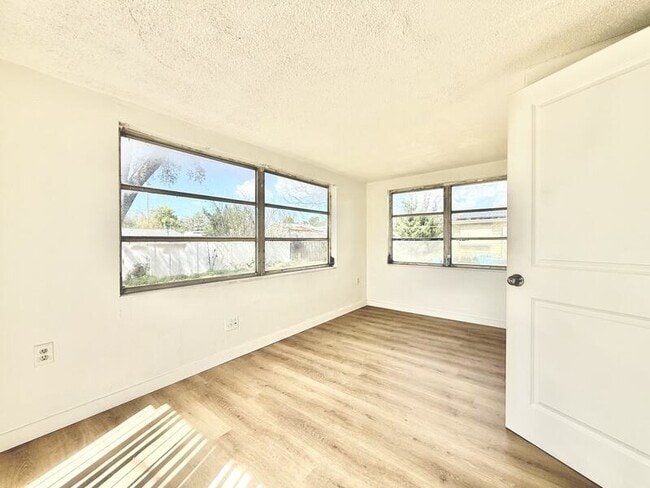 Building Photo - 12909 Kings Manor Ave