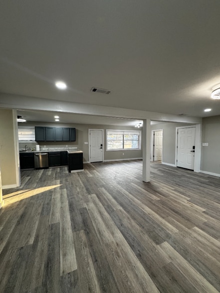 Building Photo - 1728 General Pershing St