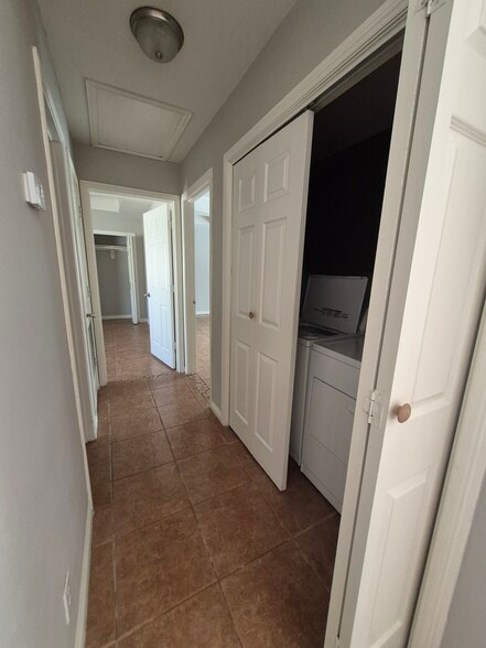 Building Photo - 617 DFW Dr