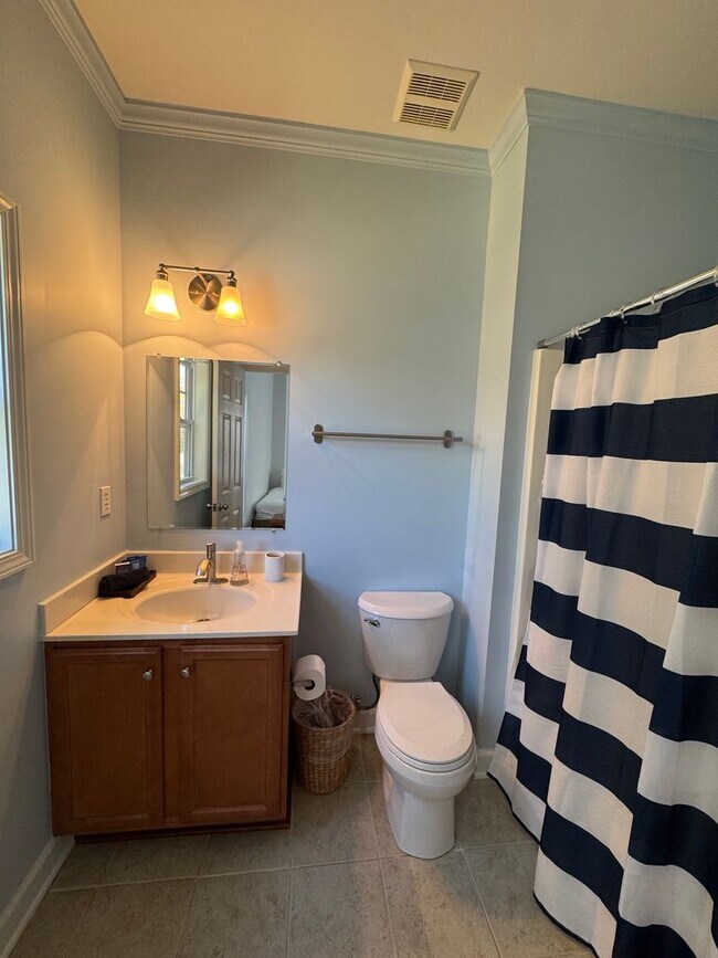 Building Photo - Seagate- Close to Wrightsville Beach