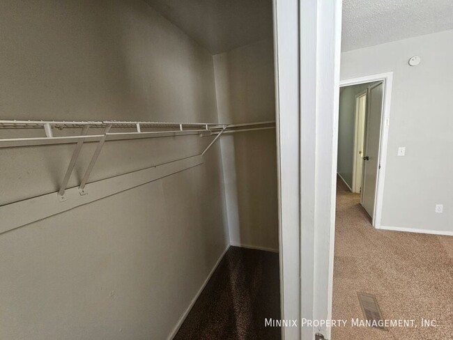 Building Photo - Plainview Apartments 2 Bedroom 1.5 Bath - ...