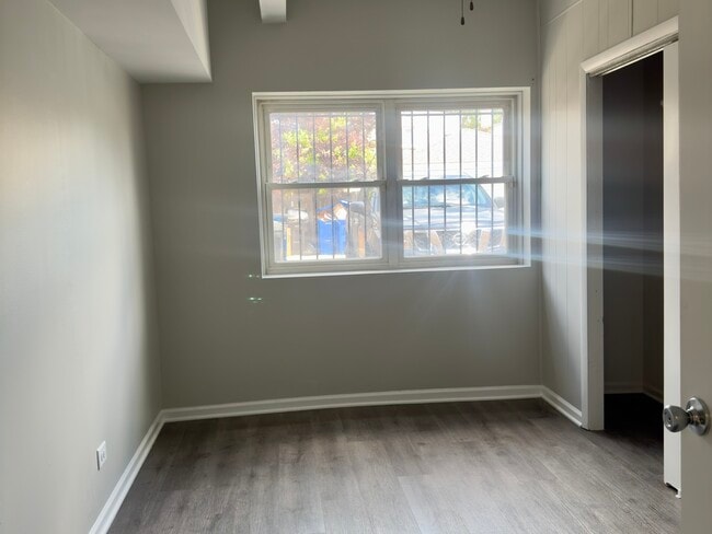 Building Photo - 5716 W Lawrence Ave