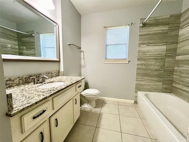 Building Photo - 422 Gamewood Dr