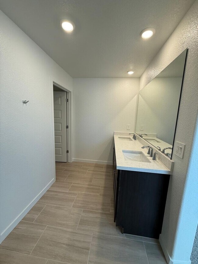 Building Photo - 171 Dock Cir