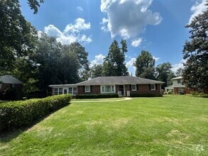 Building Photo - 3 Bed/3 Bath