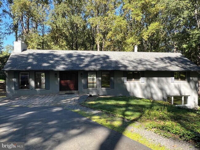 Building Photo - 247 Springvale Rd
