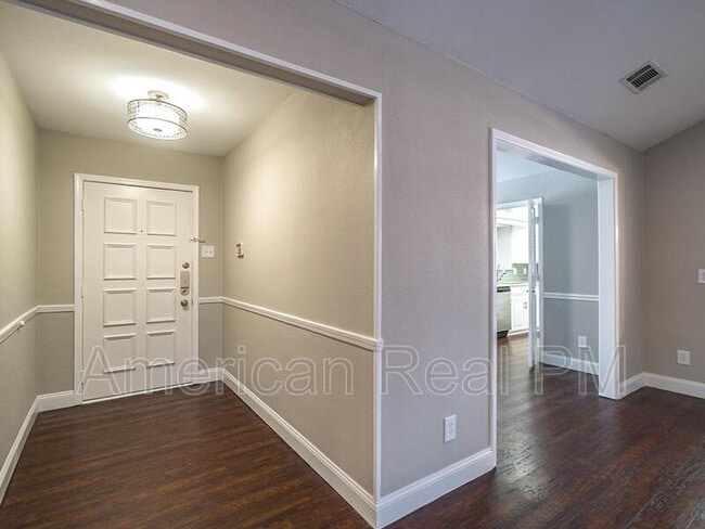 Building Photo - 3852 Westminster Dr