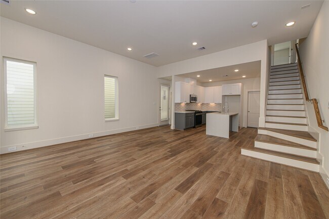 Building Photo - 881 Rachel St